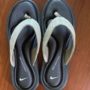 Nike comfort flip flops
